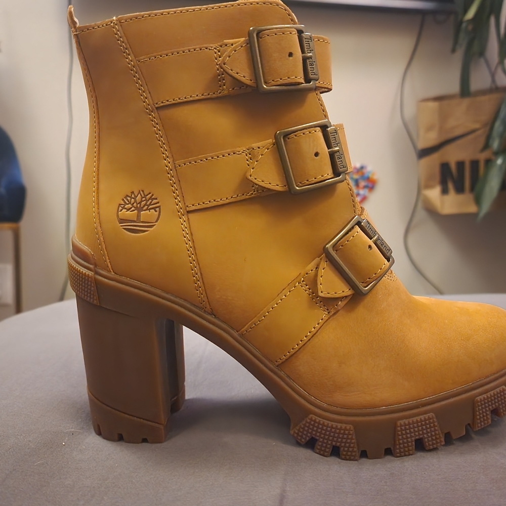 TIMBERLAND SIZE 10 WOMENS